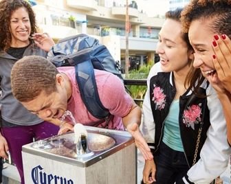 В Лос-Анджелесе установили питьевые фонтанчики с текилой