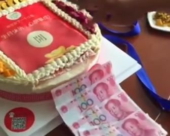 Торт, отсчитывающий деньги
