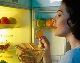 Ночные перекусы могут стать причиной солнечных ожогов