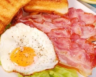 Ученые назвали вредные для россиян продукты
